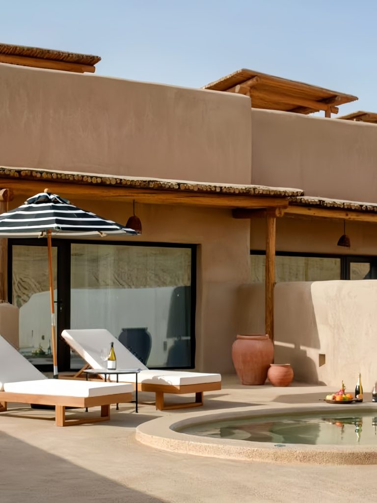 Nan'an Resort pool with desert backdrop