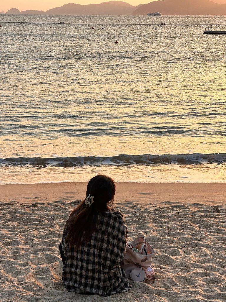 Hong Kong digital nomad watching sunset at Repulse Bay