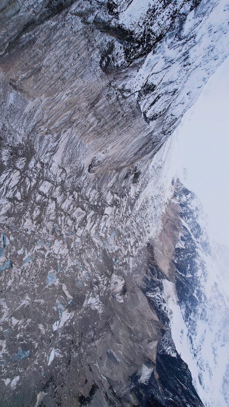 Tibet high altitude trekking at Yamdrok Lake
