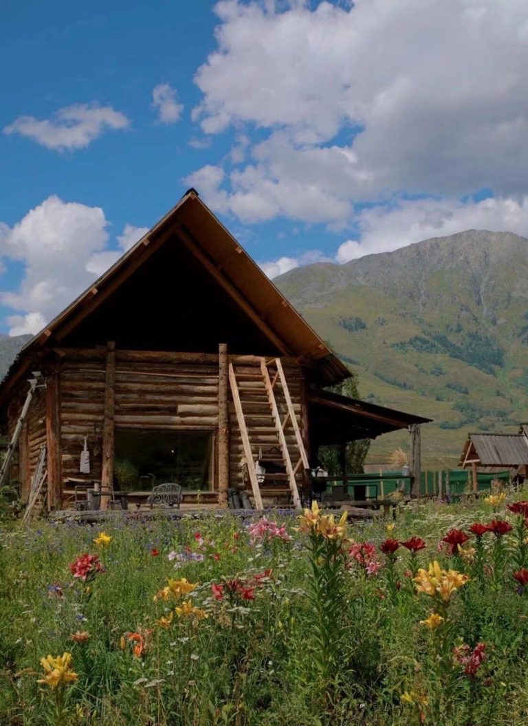 Traditional Kazakh feast during Xinjiang retreat